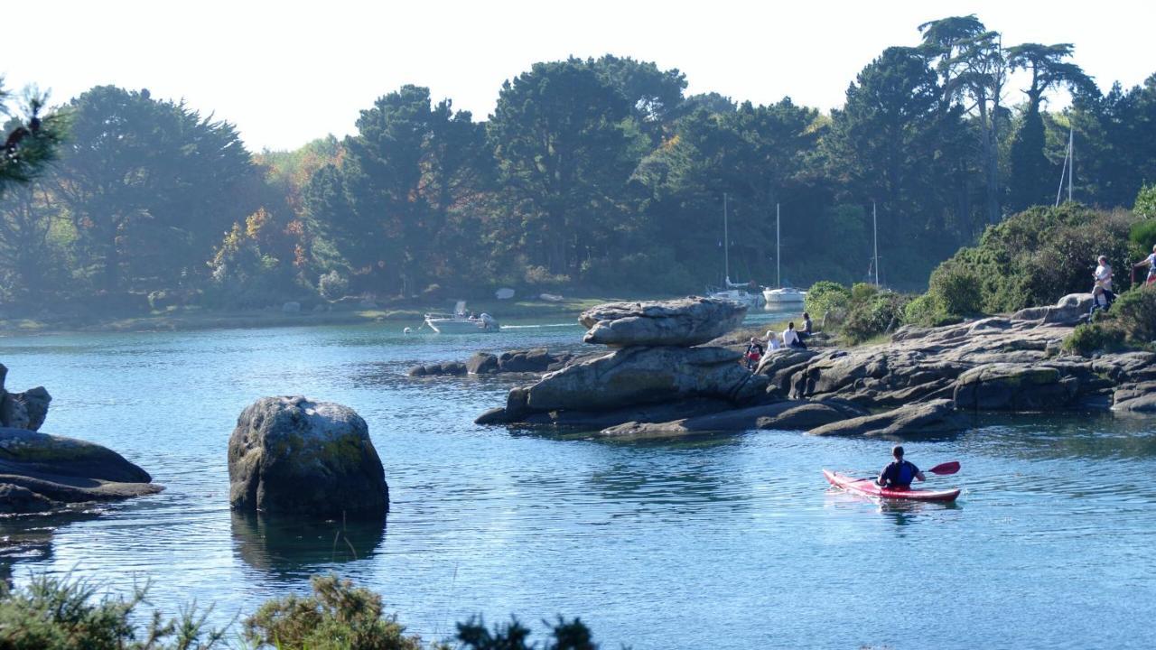A L'Ombre Des Pommiers Hotell Ergué-Gabéric Exteriör bild