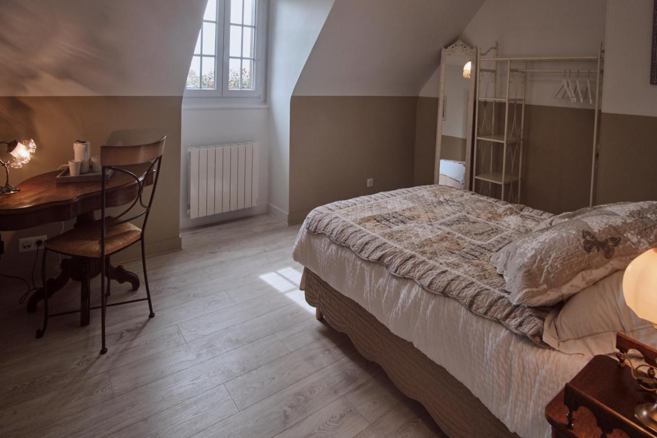 A L'Ombre Des Pommiers Hotell Ergué-Gabéric Exteriör bild